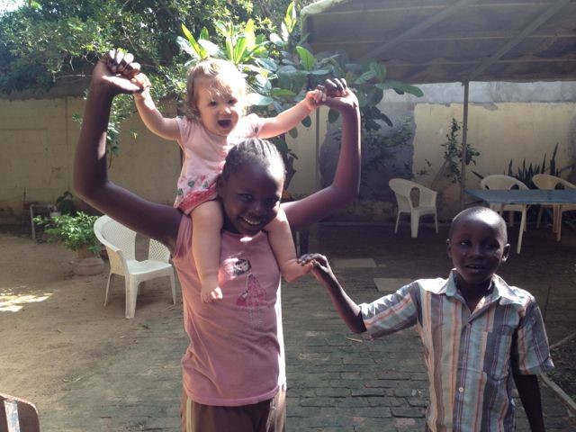 Junia mit Kindern